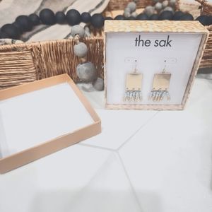 [ the sac] nwt-cutest ever boho chandeleir fringe detail gold/ silver earrings